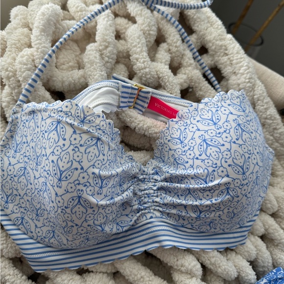 Victorias Secret scalloped edge bikini - Picture 3 of 7